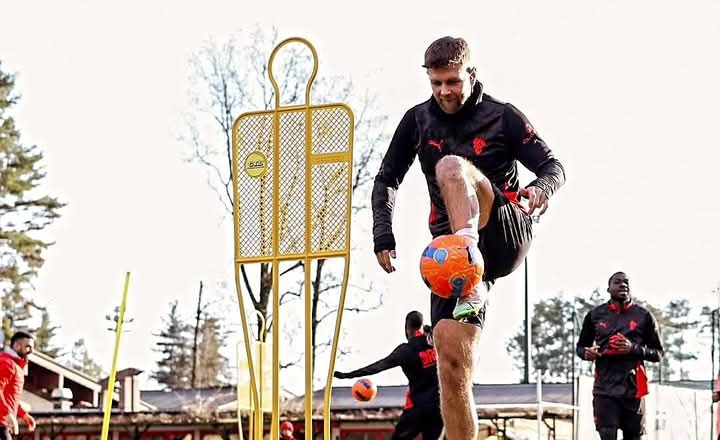 Striker baru AC Milan Niclas Fullkrug dalam sesi latihan tim.