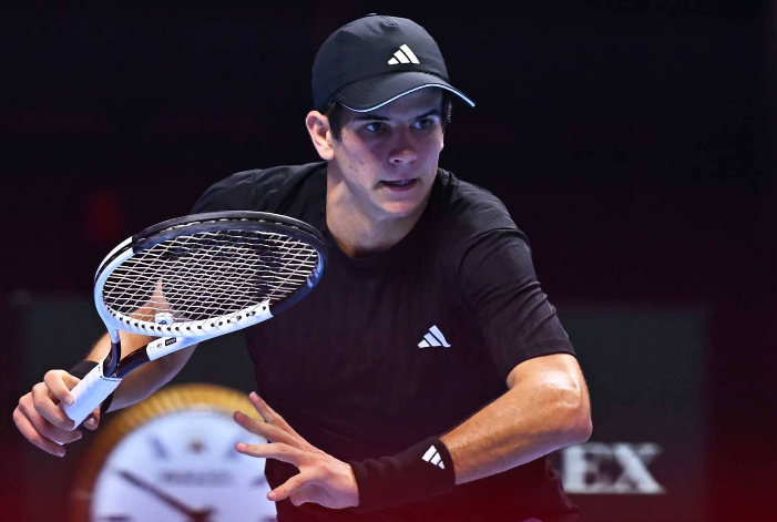Rafael Jodar resmi beralih ke profesional mulai 2026. Bintang NextGen ATP Spanyol ini siap menantang dunia di ATP Tour.