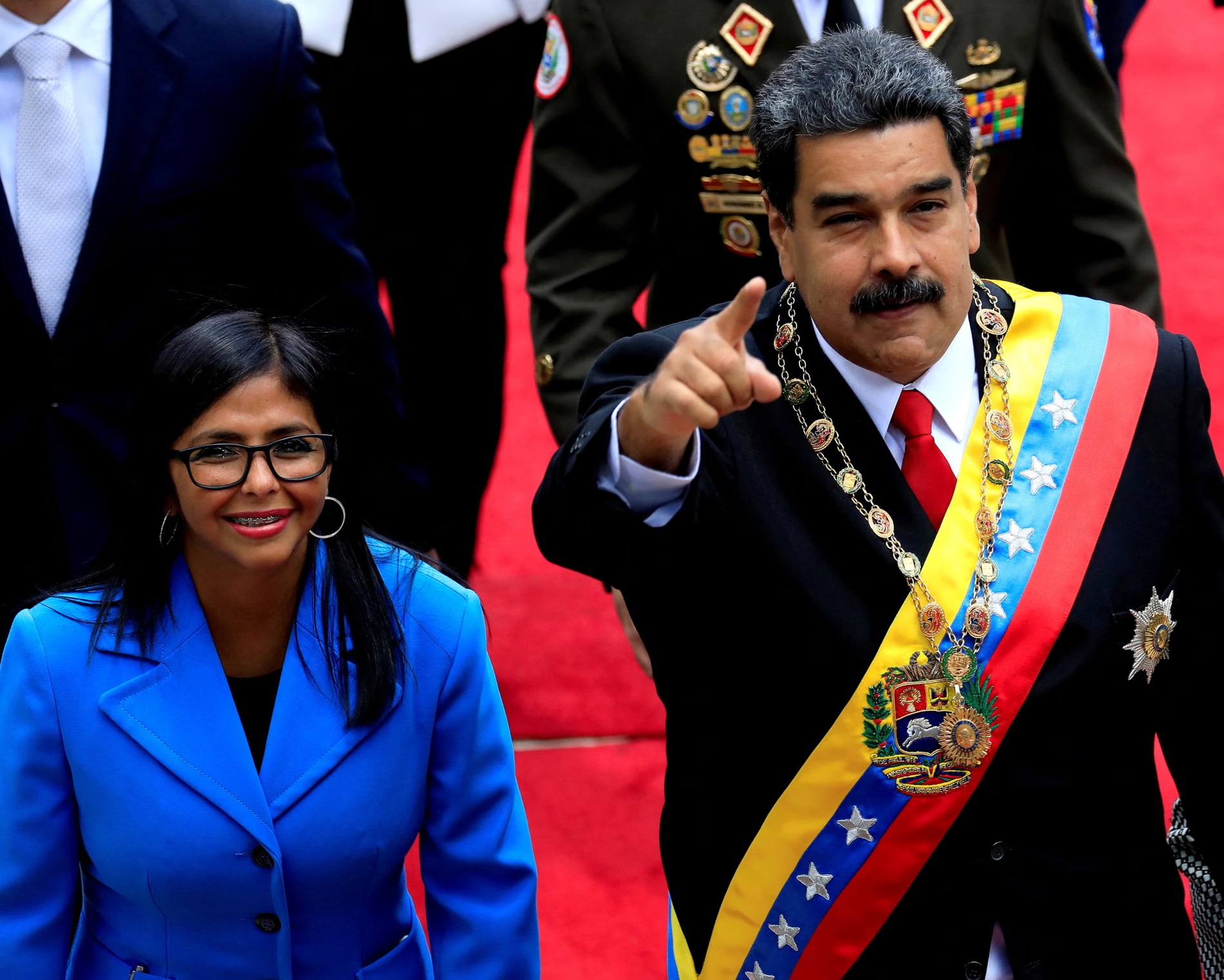 Delcy Rodr&iacute;guez (kiri) dan Nicol&aacute;s Maduro pada tahun 2018. (Foto: Marco Bello/Reuters)