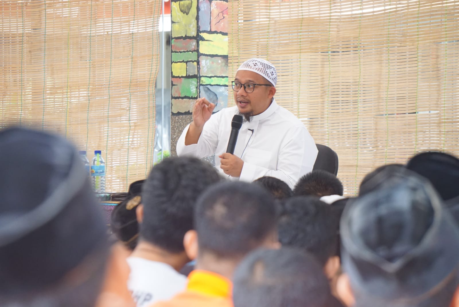 Ustadz Abdulloh Husni saat memberikan materi kajian Islam kepada warga binaan Lapas Kelas IIB Selong.