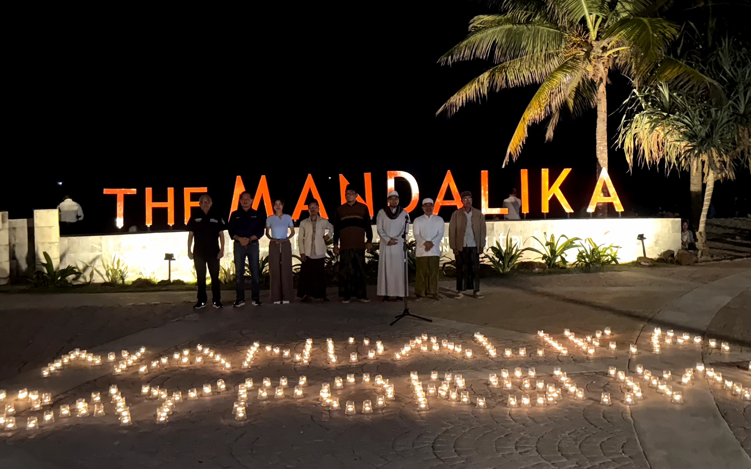 ITDC gelar doa bersama "Cahaya Untuk Indonesia" di Mandalika. Bentuk empati bagi korban bencana Sumatera menjelang pergantian tahun 2026.
