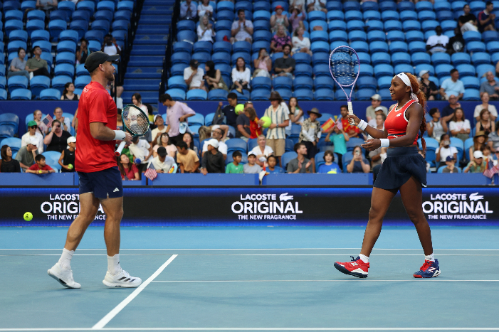 Fritz selamatkan match point, Gauff menebus kekalahan. Amerika Serikat melaju ke perempat final United Cup di Perth.