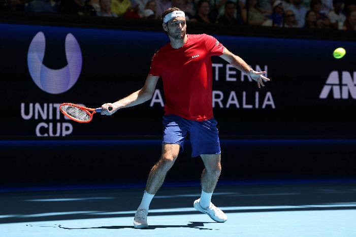 Fritz selamatkan match point, Gauff menebus kekalahan. Amerika Serikat melaju ke perempat final United Cup di Perth.