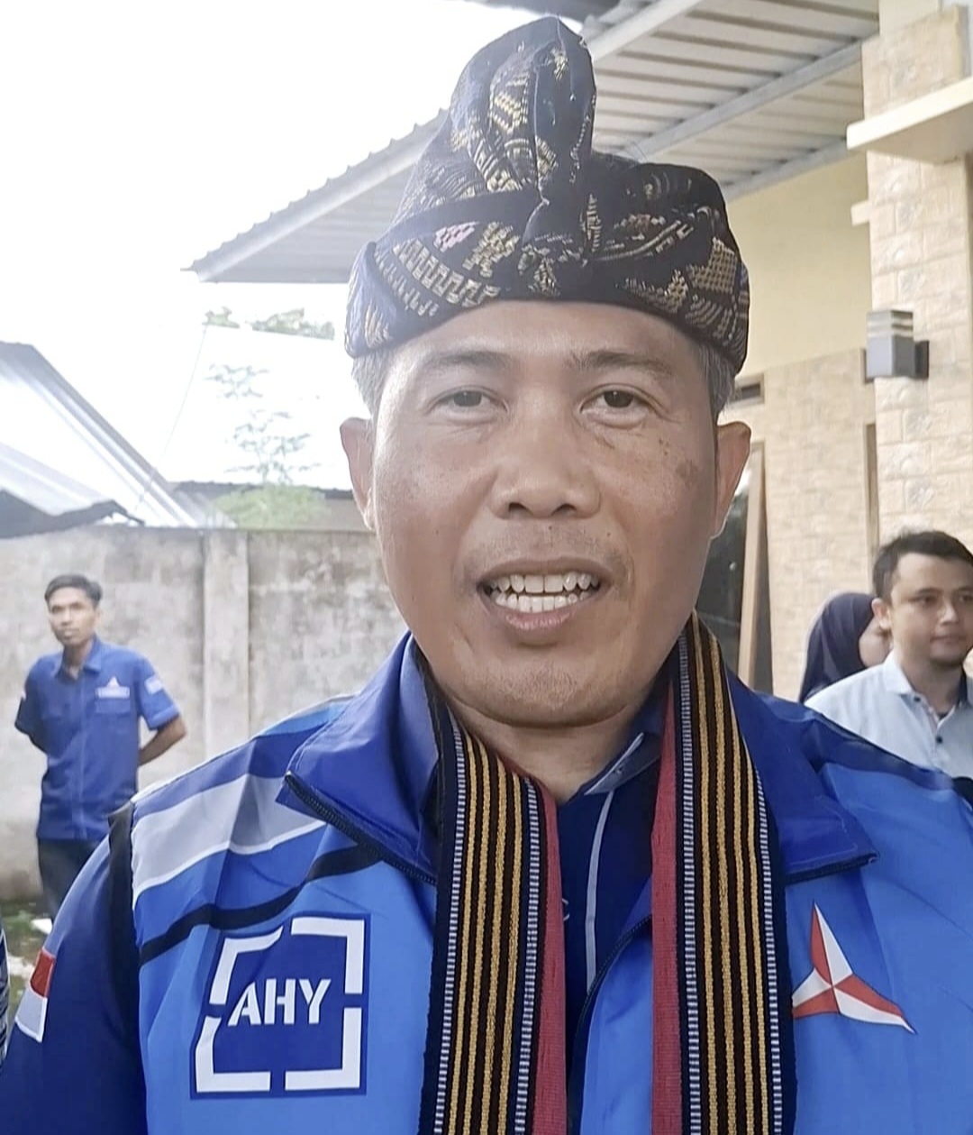 Pelaksana tugas (Plt) Ketua DPD Partai Demokrat NTB Letkol Inf (Purn) Si Made Rai Edi Astawa mendukung langkah hukum atas tudingan terhadap SBY terkait isu ijasah palsu Jokowi.