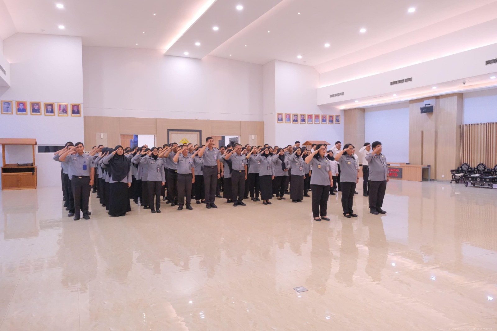 Kanwil Kemenkum NTB mengikuti Apel Pagi Bersama Awal Tahun 2026 secara virtual, Senin (5/1/2026).