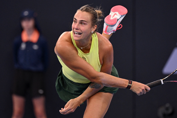 Sabalenka membuka musim 2026 dengan kemenangan kilat 47 menit atas Bucsa di Brisbane, menegaskan statusnya sebagai petenis nomor satu dunia.