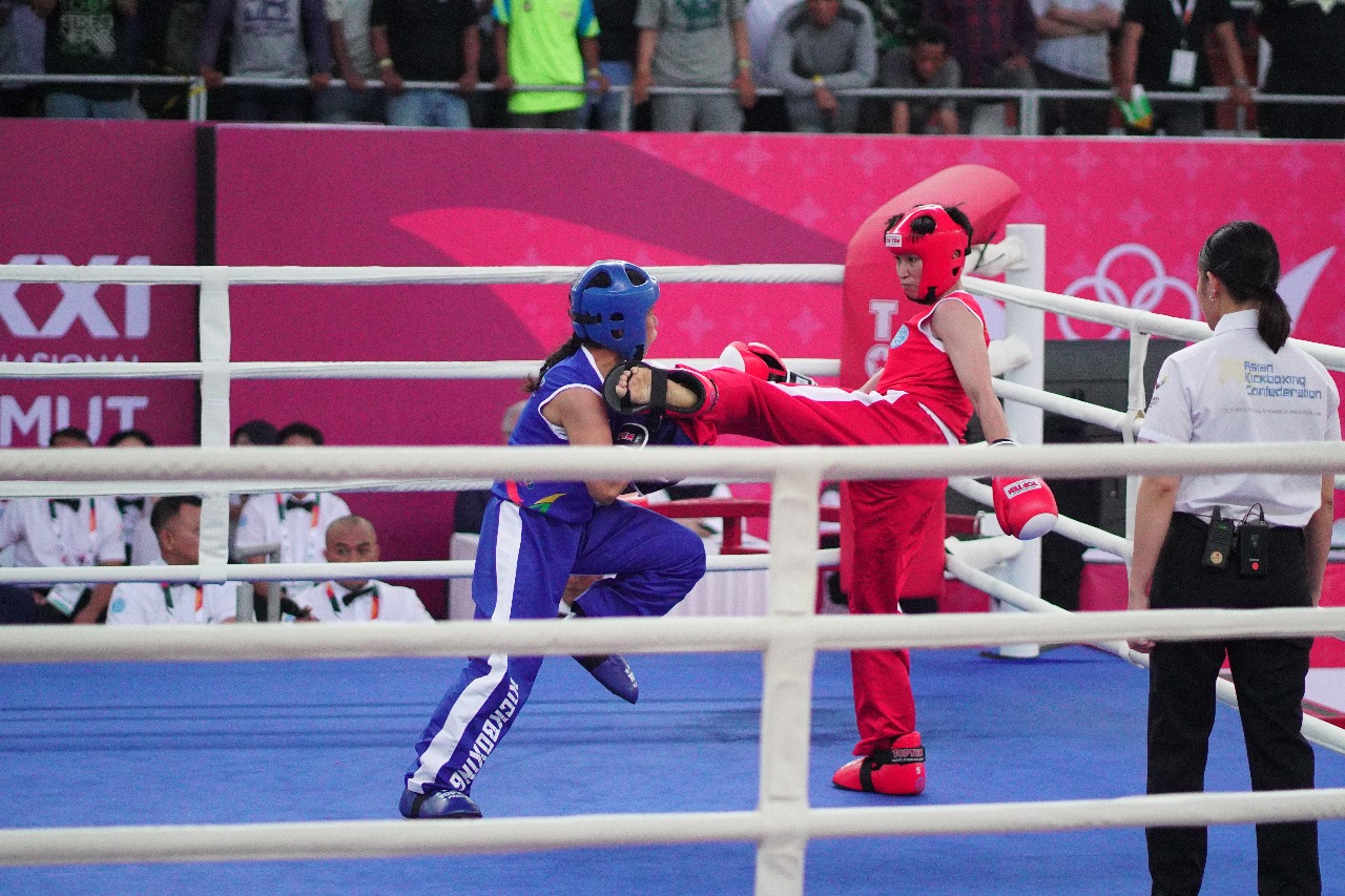 SAMBUT PON: Atlet kickboxing NTB saat bersaing di PON Aceh-Sumut 2024 lalu.