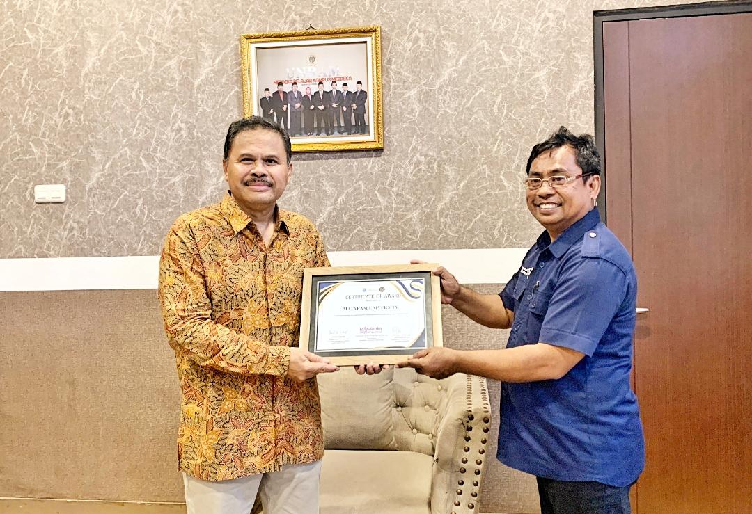Kemenpar, APIEM UK, dan MIF memberikan Penghargaan Internasional kepada sejumlah Lembaga, Politeknik dan Universitas di NTB.
