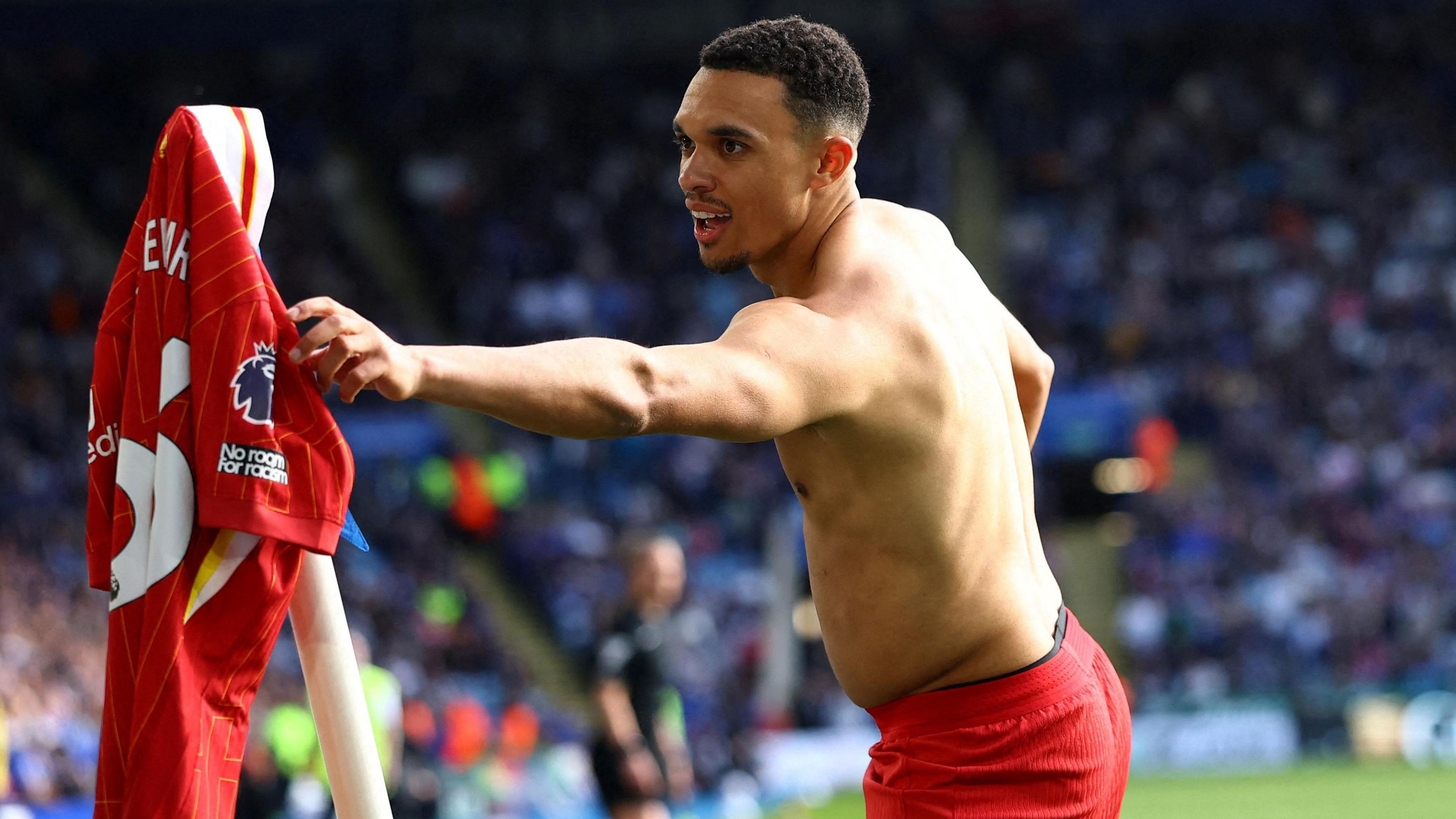 Manchester United dikabarkan menyiapkan &euro;40 juta untuk merekrut Trent Alexander-Arnold, langkah yang bisa membuat Kopites makin berang.