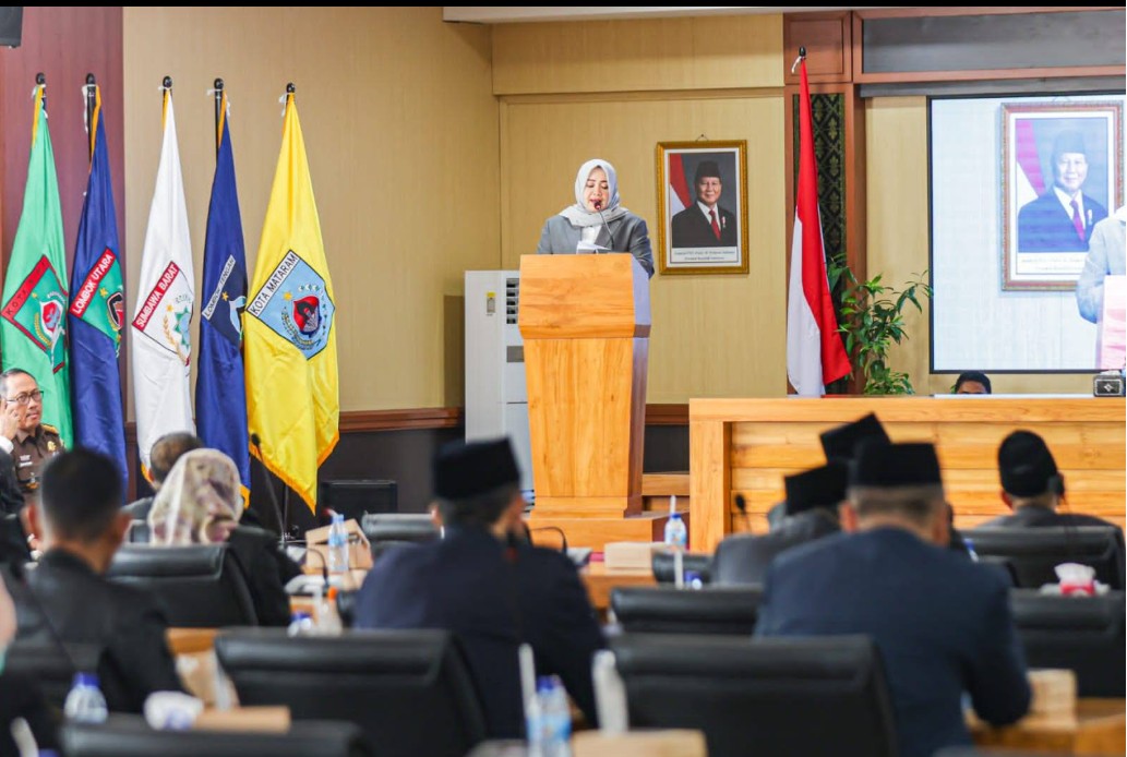 DPRD dan Pemerintah Provinsi NTB secara resmi mengetok palu pengesahan Peraturan Daerah (Perda) tentang Penyelenggaraan Perizinan Berusaha dalam Sidang Paripurna di Kantor Gubernur NTB, Selasa (6/1).