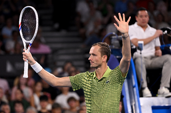 Daniil Medvedev tampil dominan menyingkirkan Tiafoe di Brisbane International, sementara Lehecka mundur cedera dan Korda ke perempat final.