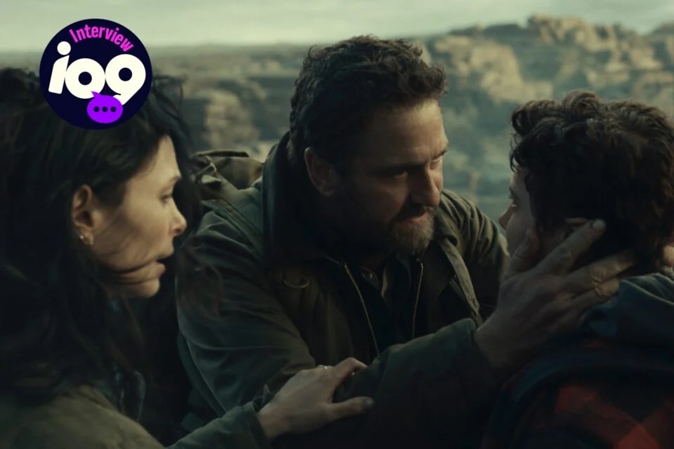 Morena Baccarin, Gerard Butler, dan Roman Griffin Davis dalam film Greenland 2: Migration. (&copy; Lionsgate)