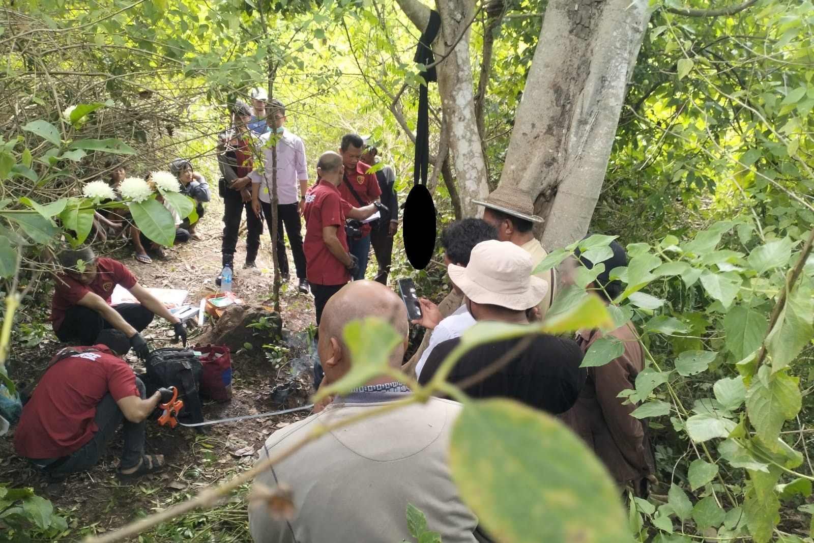 Warga Desa Persiapan Belongas digemparkan oleh penemuan sesosok mayat perempuan di kawasan hutan perbukitan, Selasa (6/1/2026) siang.