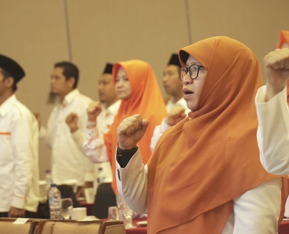 Ketua DPD PKS Kota Mataram Hj Istiningsih