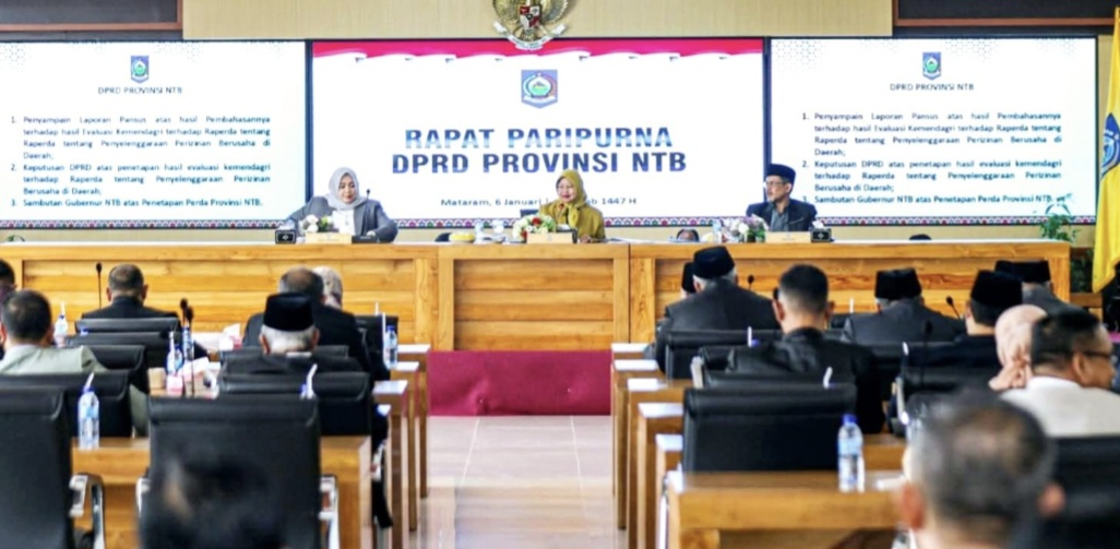 Rapat paripurna DPRD NTB mengesahkan Raperda tentang Penyelenggaraan Perizinan Berusaha menjadi perda, Selasa (6/1). Perda ini diharapkan bisa memudahkan iklim investasi di NTB.