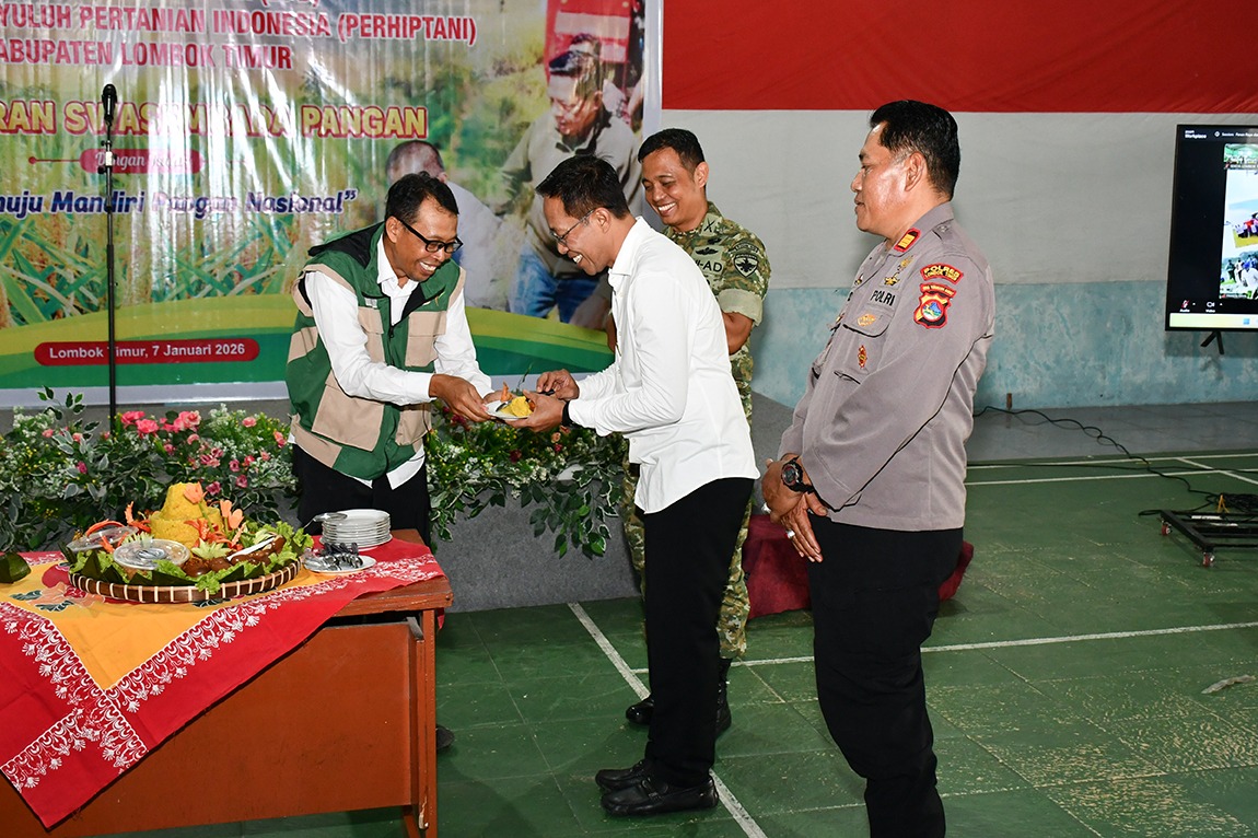 Sekda Lotim M Juaini Taofik saat menghadiri acara tasyakuran swasembada pangan, Rabu (7/1)