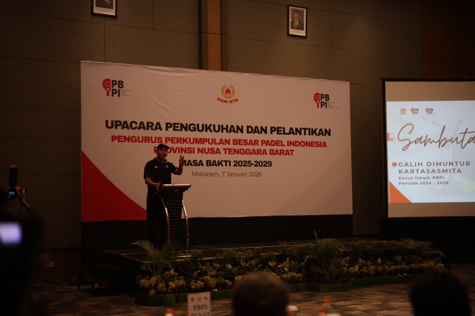 LANTIK: Ketua PP PBPI Galih Dimuntur Kartasasmita memberikan sambutan usai melantik Pengprov PBPI NTB, Rabu (7/1).