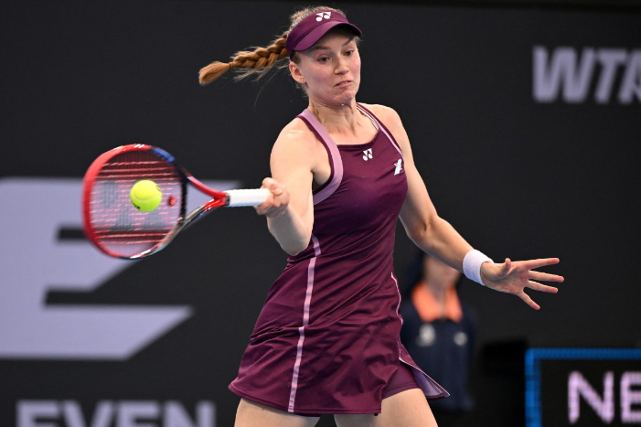 Elena Rybakina tampil dominan di Brisbane International 2026, mengalahkan Paula Badosa dan memastikan tiket perempat final.