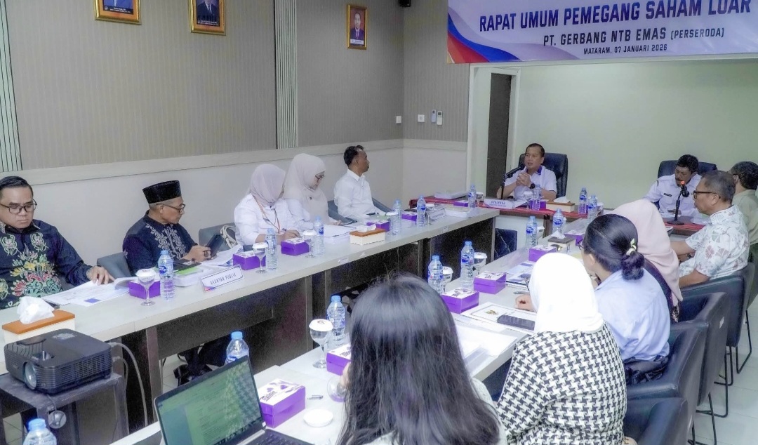 Gubernur NTB Lalu Muhamad Iqbal memimpin Rapat Umum Pemegang Saham Luar Biasa (RUPSLB) PT GNE pada Rabu (7/1).