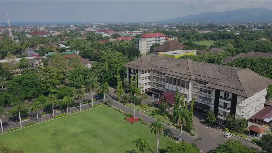 Kampus yang asri.