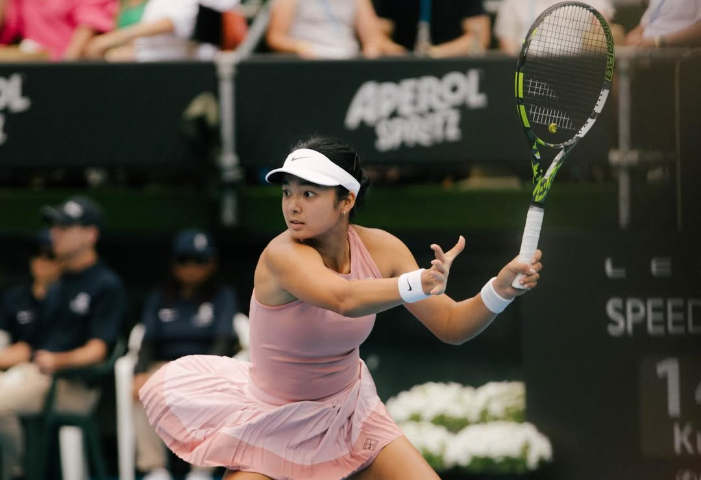 Alexandra Eala hanya butuh 63 menit untuk menang telak dan memastikan tiket perempat final Auckland di ASB Classic WTA Tour.