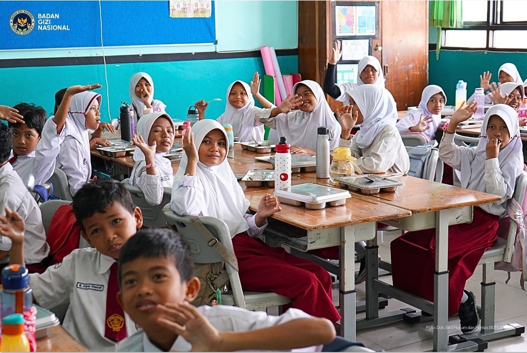 Murid SDN Kalibaru 07 Pagi, Cilincing, Jakarta Utara saat menikmati menu MBG, beberapa waktu lalu.