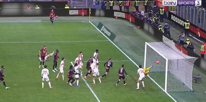Kemelut yang berujung gol bagi AC Milan oleh Rafael Leao, menyamakan kedudukan atas Genoa 1-1.