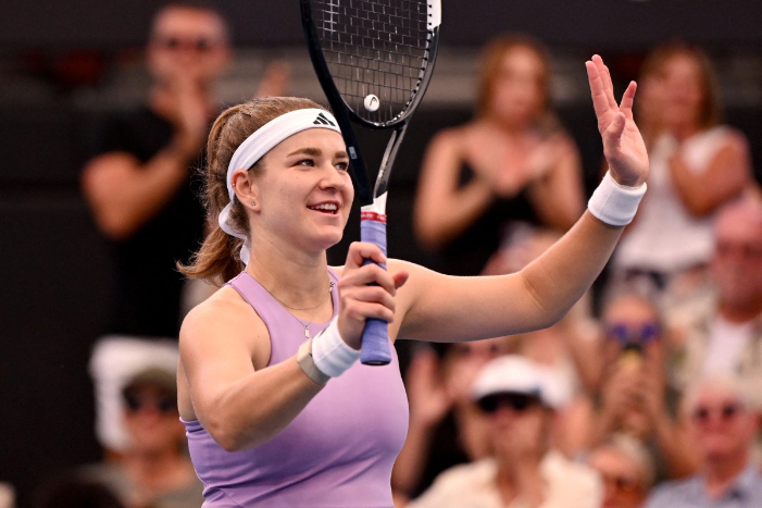 Karolina Muchova menghentikan 13 kemenangan beruntun Elena Rybakina dan melaju ke semifinal Brisbane untuk menantang Aryna Sabalenka.