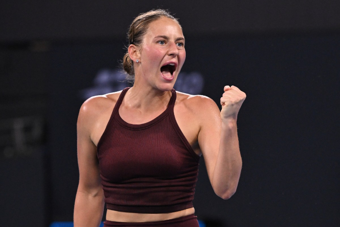 Marta Kostyuk menyingkirkan Mirra Andreeva dan mencatat dua kemenangan beruntun atas pemain Top 10 untuk melaju ke semifinal Brisbane.