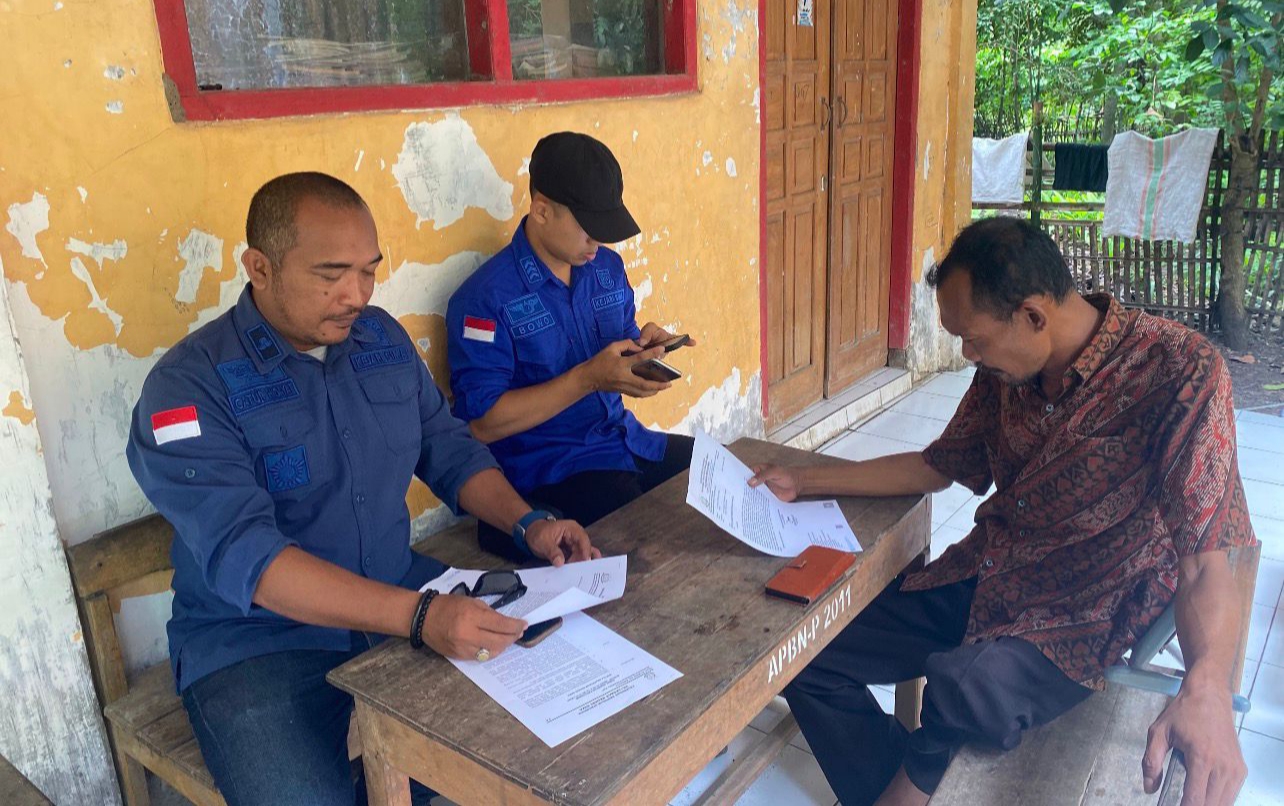 Penyidik Kejari Bima menggeledah SLB Bukit Bintang di Kabupaten Bima, Kamis (8/1).