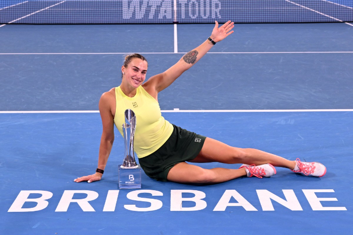 Aryna Sabalenka juara Brisbane International 2026 usai kalahkan Marta Kostyuk. Raih gelar ke-22 dan lewati Victoria Azarenka.