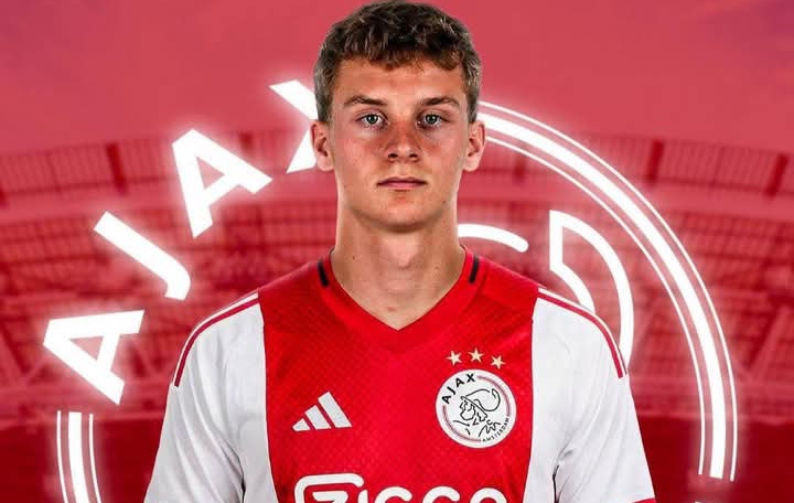 Fabrizio Romano mengumumkan pemain AC Milan Maximilian Ibrahimovic berlabuh ke Ajax.