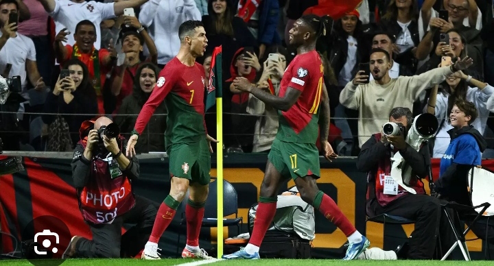 Rafael Leao, bintang AC Milan bersama Christiano Ronaldo saat membela timnas Portugal.
