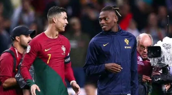 Rafael Leao, bintang AC Milan bersama Christiano Ronaldo saat membela timnas Portugal.