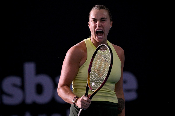 LombokPost &ndash; Aryna Sabalenka tidak lagi sekadar dikenal sebagai pemain bertenaga. Juara Brisbane International itu kini menjelma menjadi ahli taktik, lengkap dengan variasi permainan yang membuatnya s