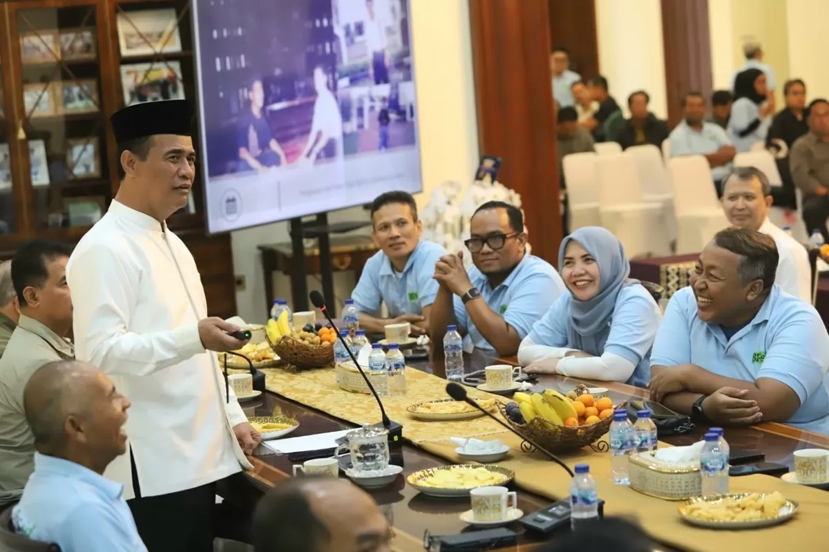 Mentan Andi Amran Sulaiman memaparkan dampak strategis keberhasilan swasembada beras serta rencana hilirisasi tiga komoditas pertanian utama di Jakarta, Minggu (11/1). (Dery Ridwansah/JPC)