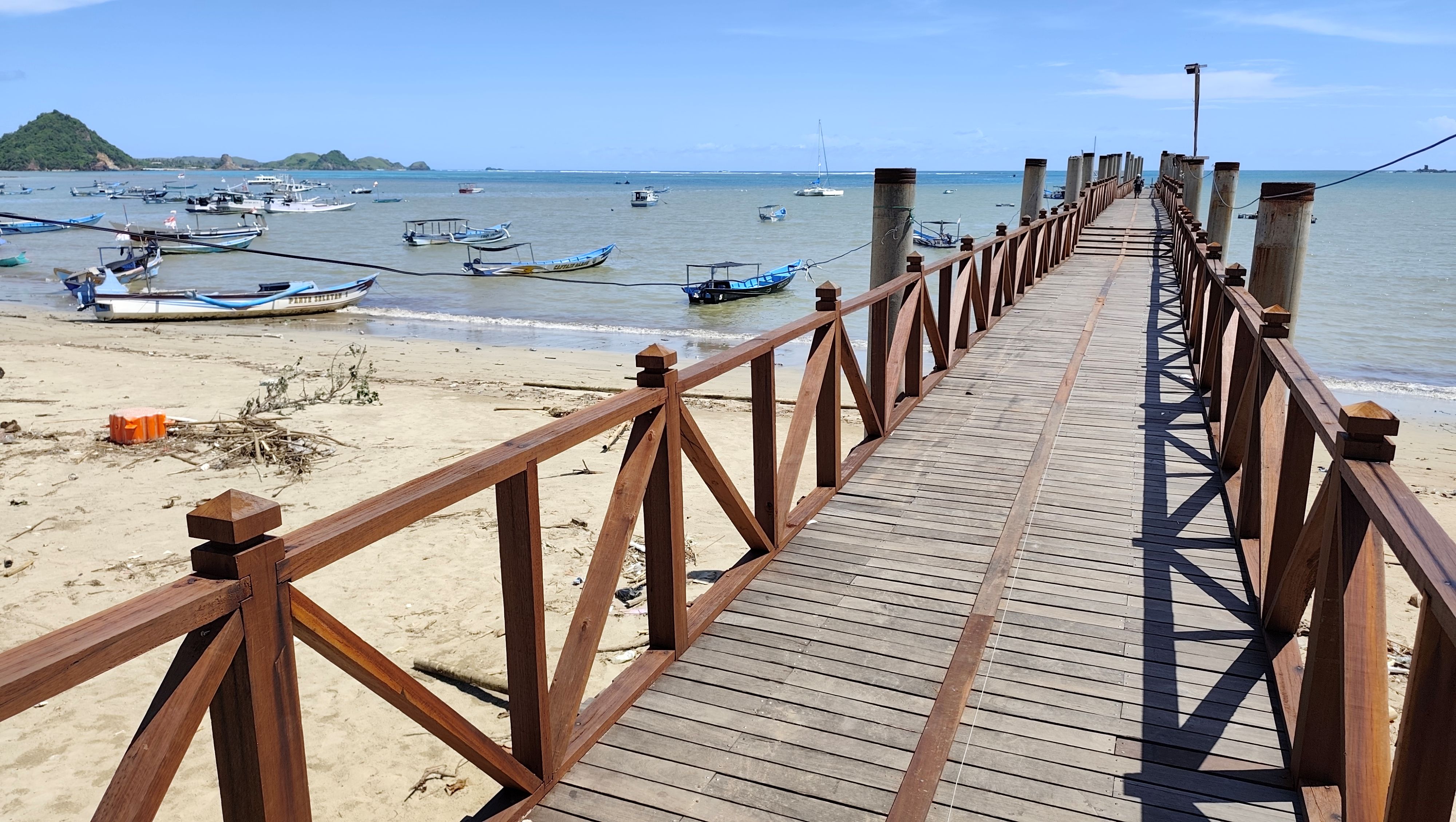 Inilah penampakan dermaga apung Kuta Mandalika hampir rampung dan menunggu izin operasional dari Kementerian Perhubungan RI, pekan lalu.