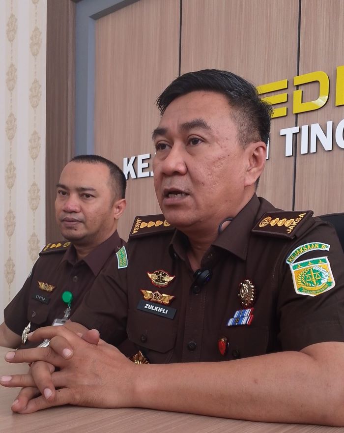 Aspidsus Kejati NTB Zulkifli Said memberikan keterangan terkait kasus gratifikasi DPRD NTB.