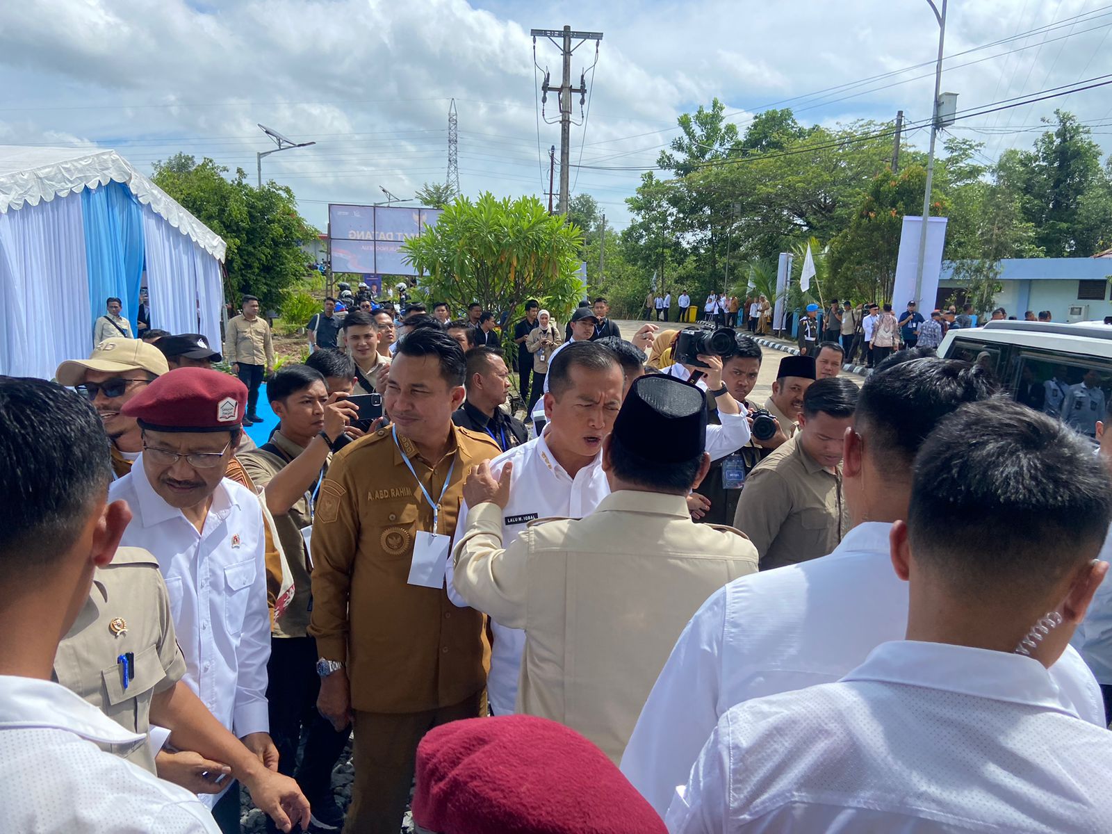 Gubernur NTB Lalu Muhamad Iqbal menyampaikan permohonan secara langsung kepada Presiden Prabowo Subianto agar NTB-NTT ditetapkan sebagai tuan rumah PON XXII Tahun 2028.