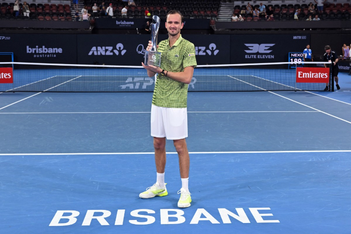 Daniil Medvedev juara Brisbane International 2026 usai kalahkan Nakashima. Gelar ke-22 ATP jadi awal sempurna musim baru.