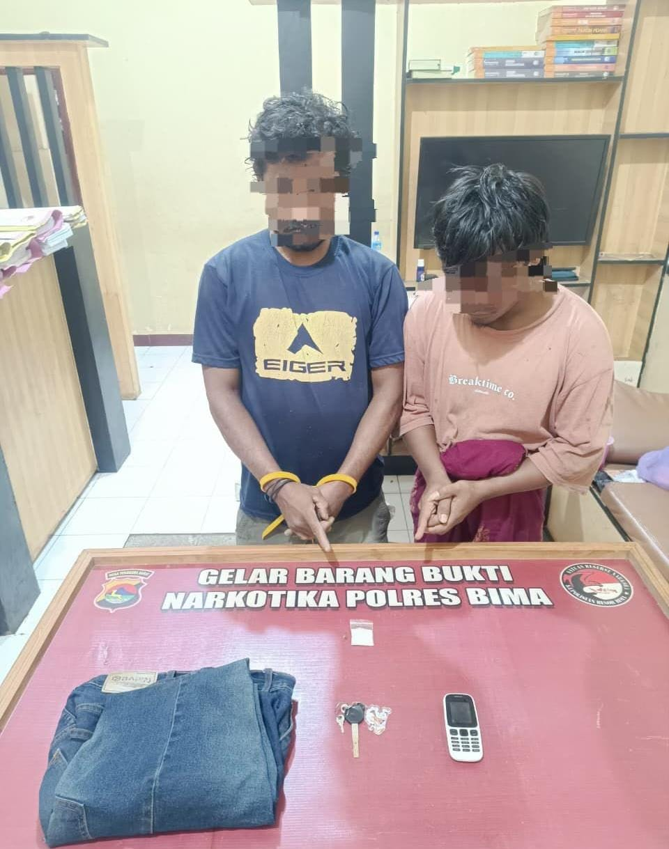 Dua pengedar sabu AS dan AT ditangkap bersama barang bukti satu poket besar sabu, akhir pekan lalu.