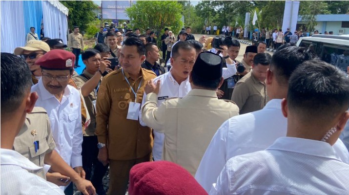 DAPAT RESTU PRESIDEN: Gubernur NTB Lalu Muhamad Iqbal bertemu Presiden RI Prabowo Subianto di Kalimantan Selatan, Senin (12/1).