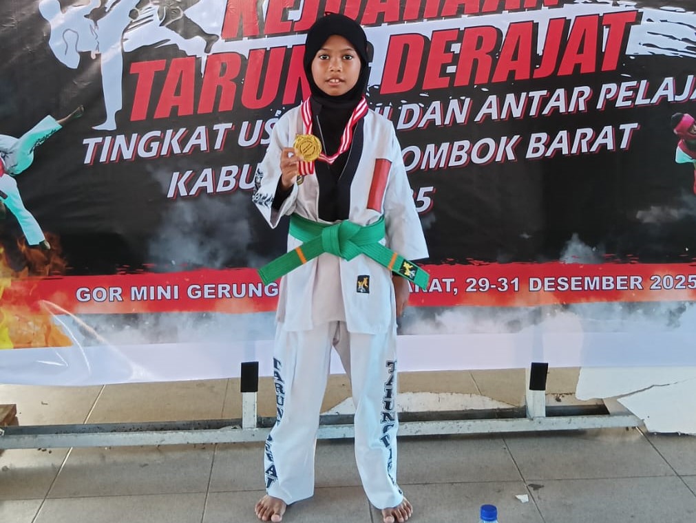 Zaila Shakila Atmarini, murid SD Integral Luqman Al Hakim Mataram juara tarung derajat usia dini.