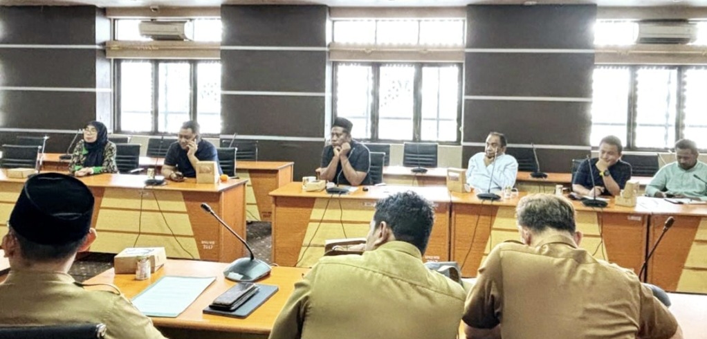 Bapemperda DPRD NTB dengan Dinas ESDM NTB merumuskan Raperda tentang Pelaksanaan Delegasi Kewenangan Urusan Pemerintah Pusat Bidang Pertambangan, Mineral, dan Batubara (Minerba), Senin (12/1).