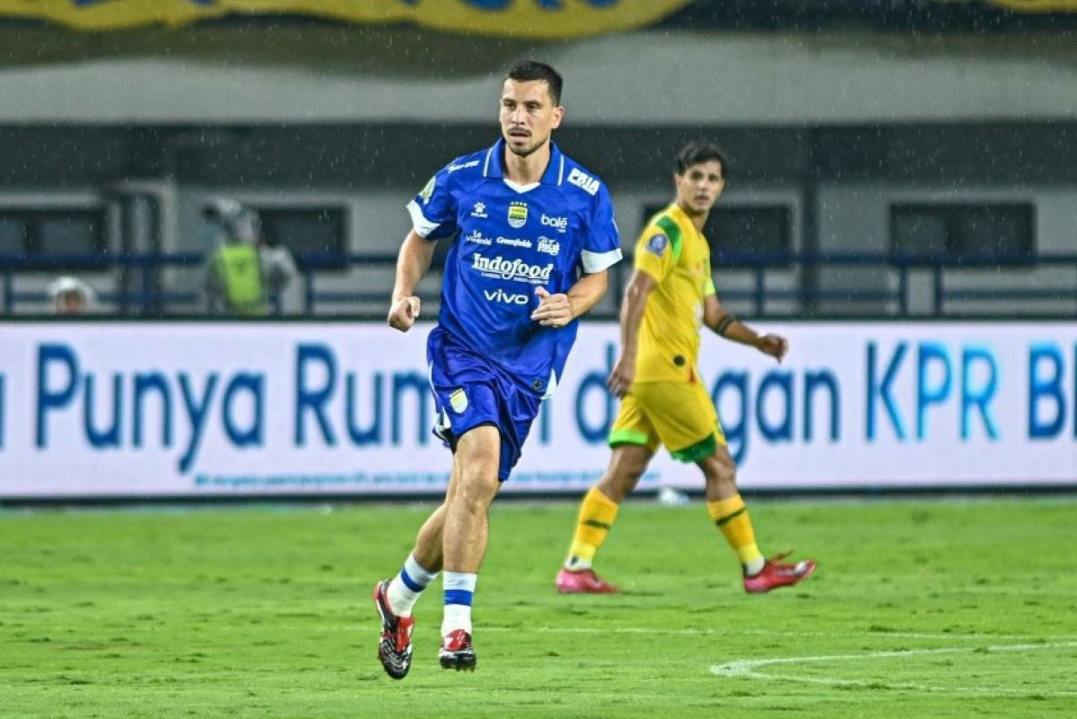 Thom Haye mengungkap ancaman terhadap dirinya dan keluarga. Ia menyerukan perubahan demi masa depan sepak bola Indonesia.