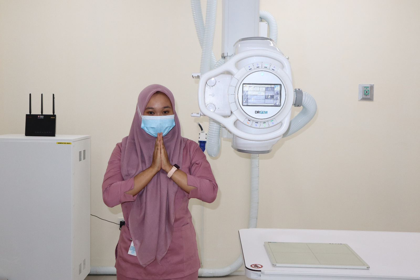RS Mandalika NTB resmi operasikan X-Ray stasioner terbaru untuk pemeriksaan tulang belakang dan organ dalam yang lebih lengkap dan akurat.