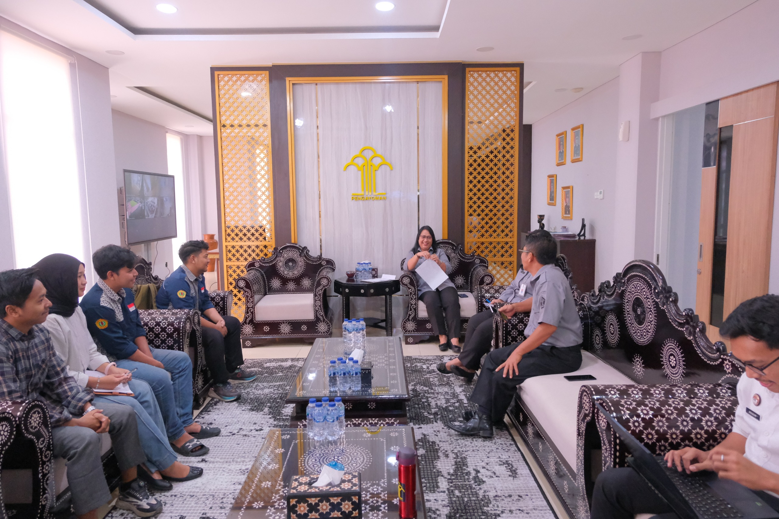 KMH Lombok Timur dari Fakultas Hukum Universitas Mataram audiensi dengan Kanwil Kemenkum NTB untuk menjalin sinergi meningkatkan literasi dan perlindungan Kekayaan Intelektual (KI) di daerah.