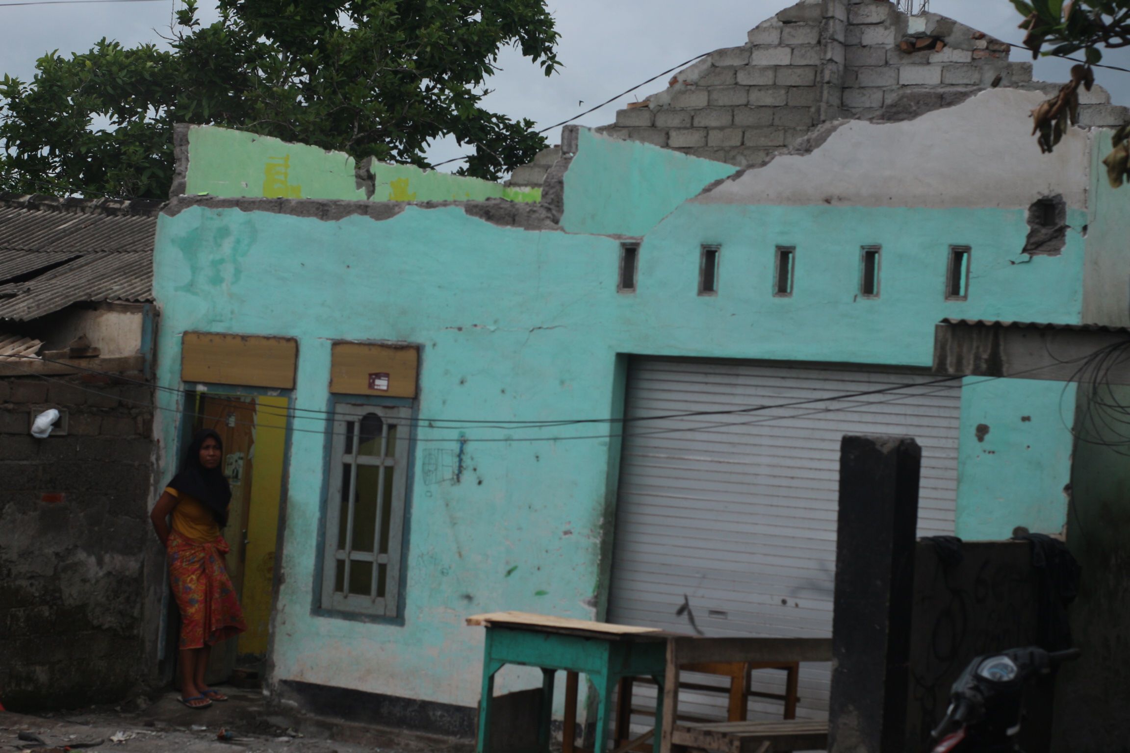 Kondisi rumah Zubaidah warga Dusun Kuwangwai Desa Menceh yang terdampak angin kencang pada Minggu (11/1)