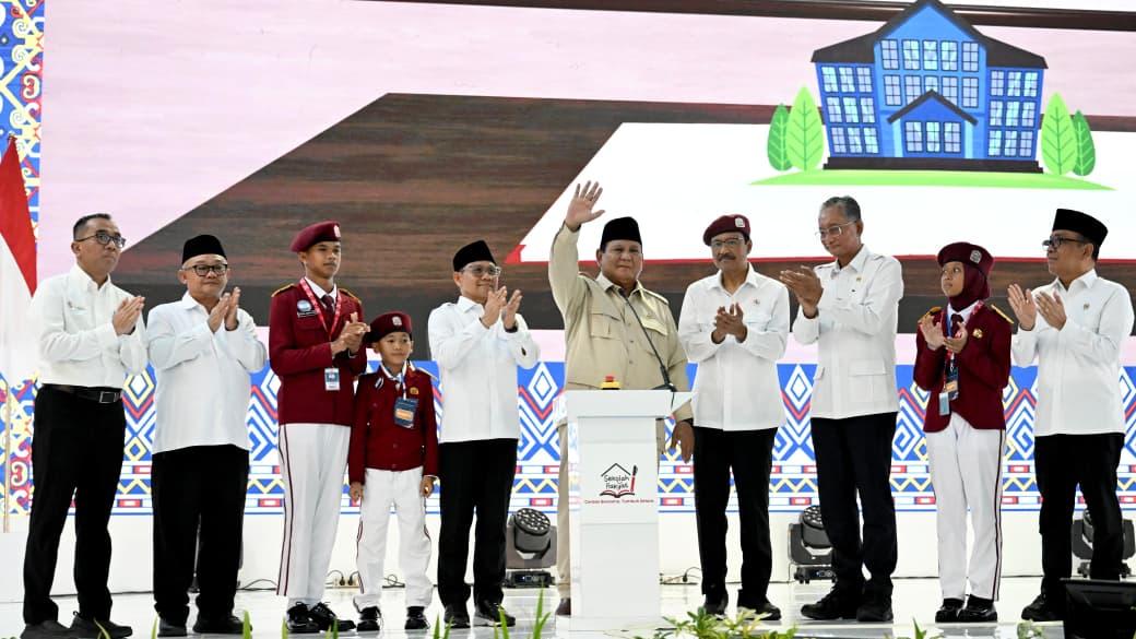 Presiden Prabowo Subianto dalam Peresmian 166 Sekolah Rakyat di 34 Provinsi, yang dipusatkan di Sekolah Rakyat Terintegrasi (SRT) 9 Banjarbaru, Kalimantan Selatan, Senin (12/1).