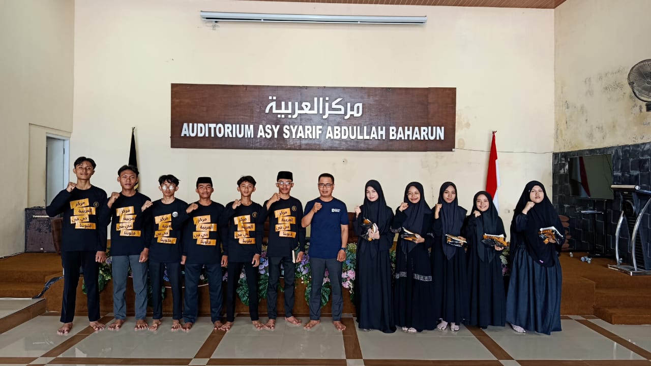 Santri MANPK MAN 2 Mataram kelas XII mengikuti bimbel bahasa Inggris, bahasa Arab, dan Kitab Kuning di Pare, Kediri, Jawa Timur. Persiapkan santri studi ke luar negeri perdalam bahasa Inggris.